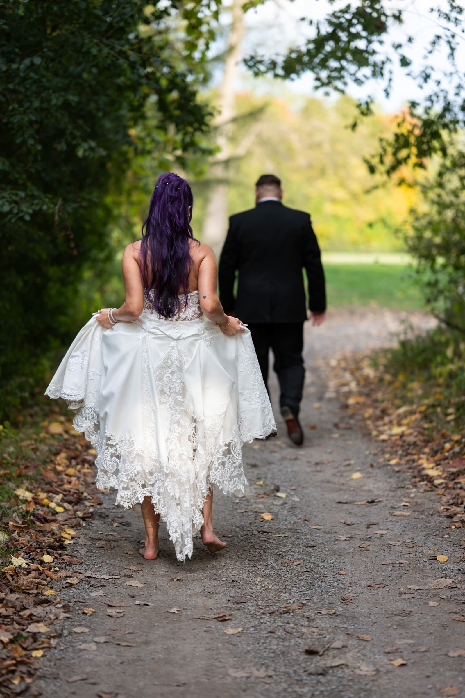 Barefoot bride at Sycamore Golf Club in Macedon, NY | Rochester Wedding Photography